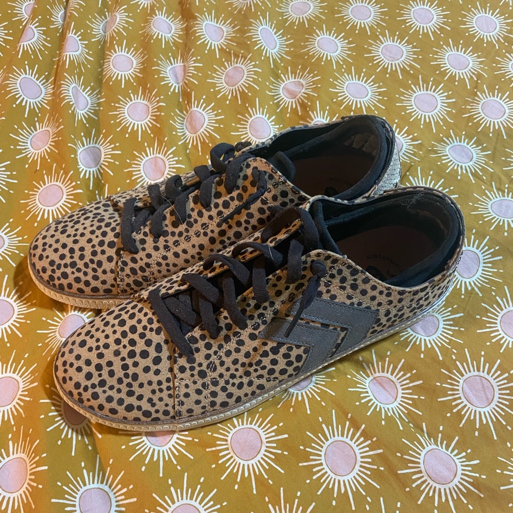 Dr. Scholl’s cheetah print tennis shoe size 9.5